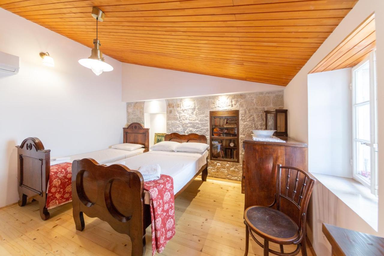 Antique Central Komiza House Nona Nika Ngoại thất bức ảnh
